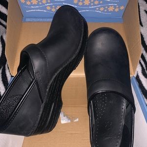 Matte Black Danskos